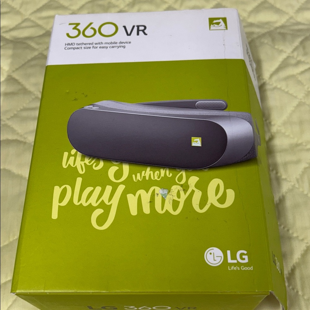 LG 360 VRGear VR hmd tethered with mobile device compact size for easy carrying